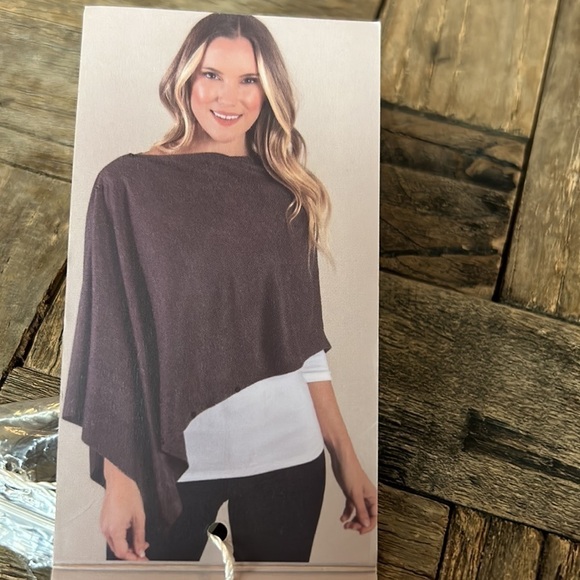 NWT Simply Noelle Lightweight Shrug Wrap - Picture 2 of 8